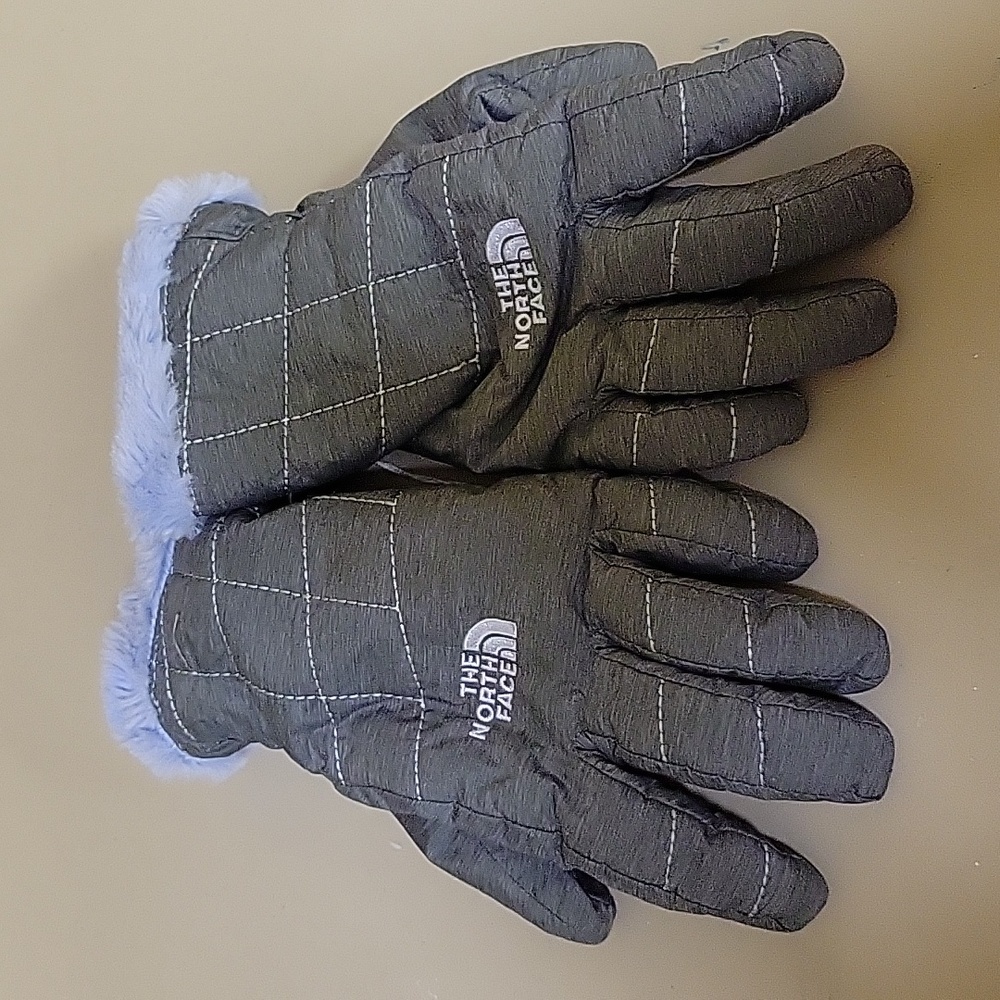 The North Face youth girl cloves purple and Gray